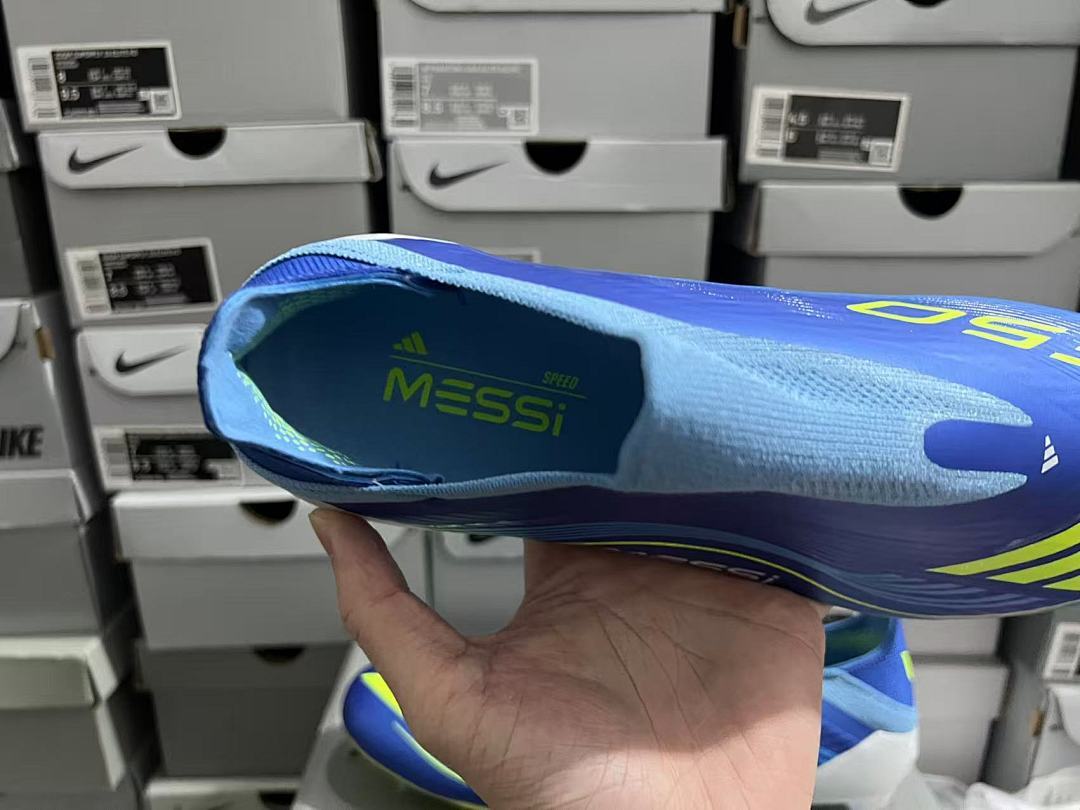 F-50--11-Elite-Laceless-FG - Adidas