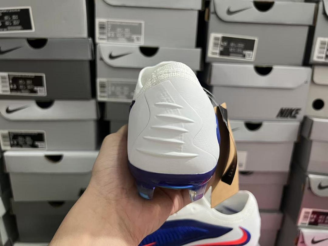 Phantom-6-GX-3-III-III-Elite-FG-18 - Nike