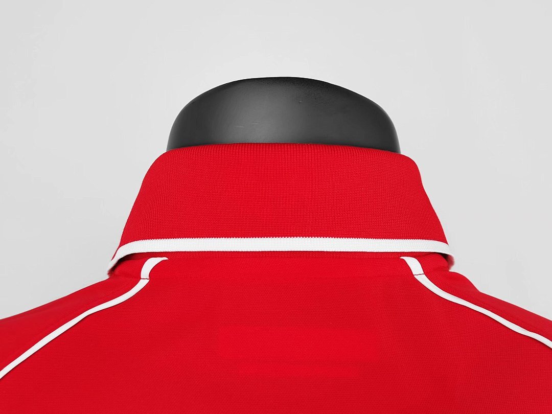 Liverpool 01 8 A 2000/2001