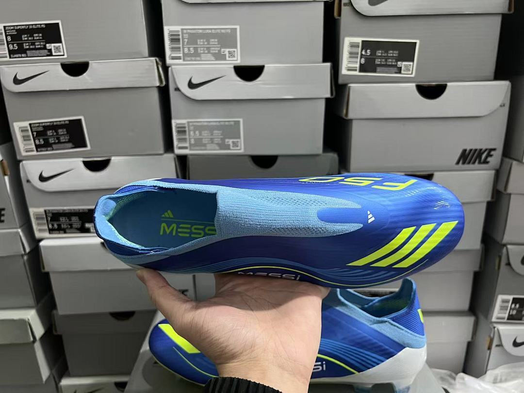 F-50--11-Elite-Laceless-FG - Adidas