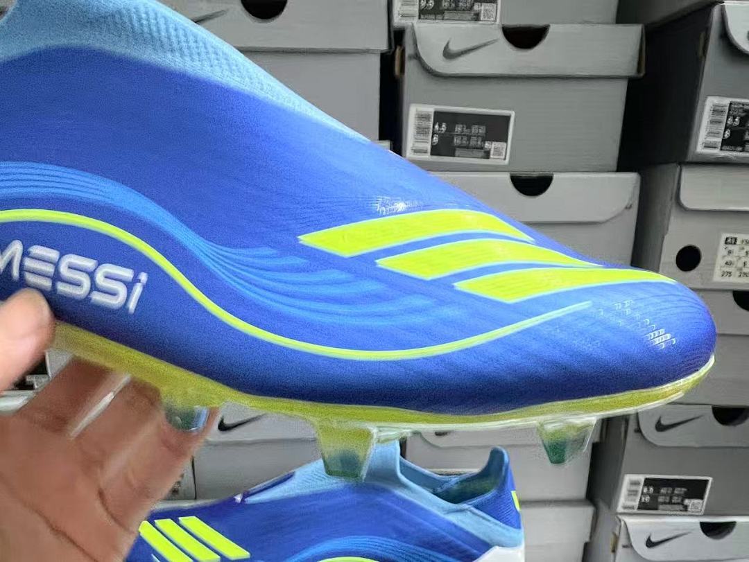 F-50--11-Elite-Laceless-FG - Adidas